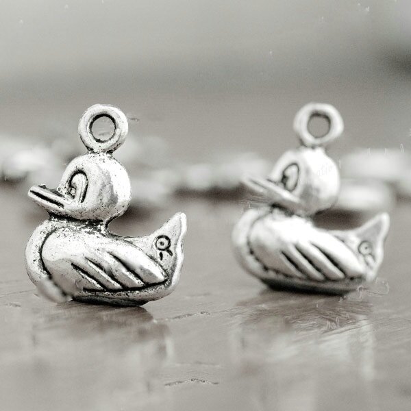 Charm Ente Tibet Silber im Organza Beutel