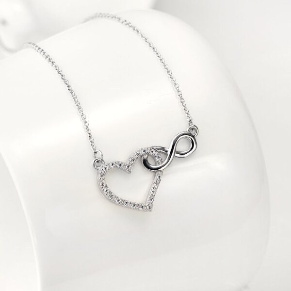 Collier INFINITY LOVE  Herzchen mit  Zirkonias aus 925 Silber im Etui